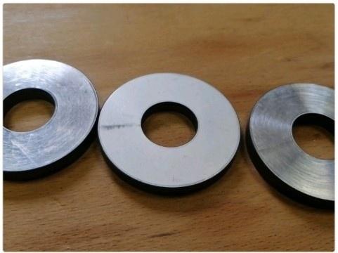 Piezo ceramics electrodes: the silver oxide is white while metallic silver is metal shiny. 